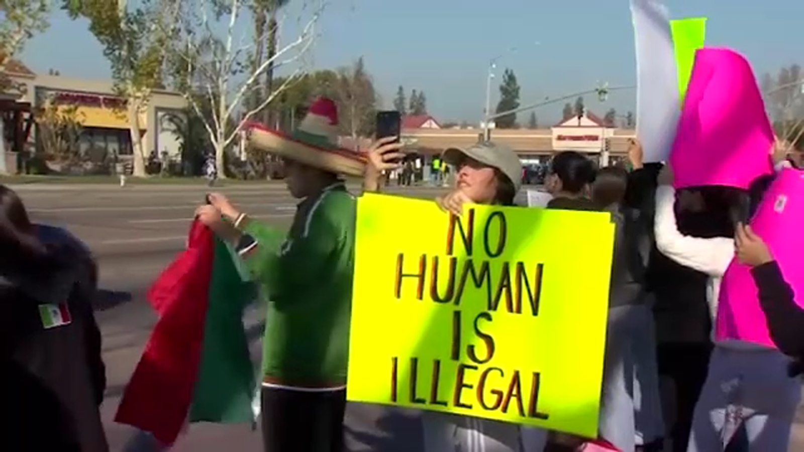 Hundreds protest in northeast Fresno against recent Border Patrol arrests in Central Valley [Video]