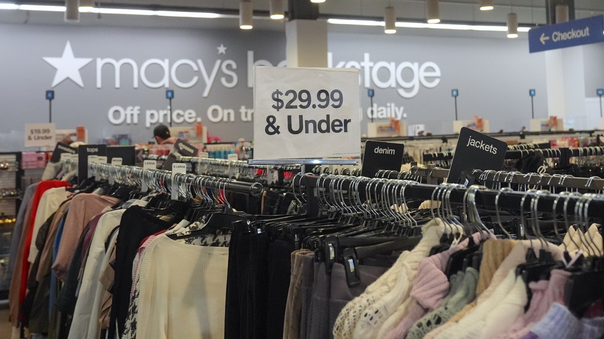 Macy’s CEO reveals ‘bold’ strategy after announcing 66 closures and promises to prioritize ‘go-forward stores’ [Video]