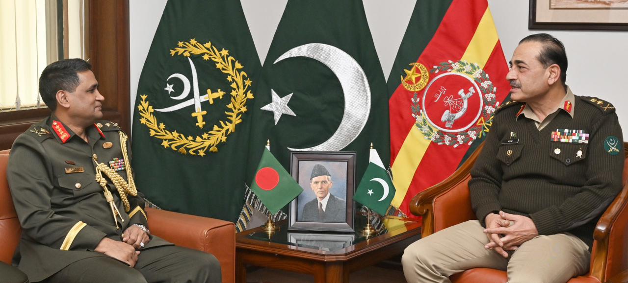 Lt. Gen. S M Kamr-ul-Hassan of Bangladesh met COAS Gen Asim Munir and CJCSC General Sahir Shamshad Mirza [Video]