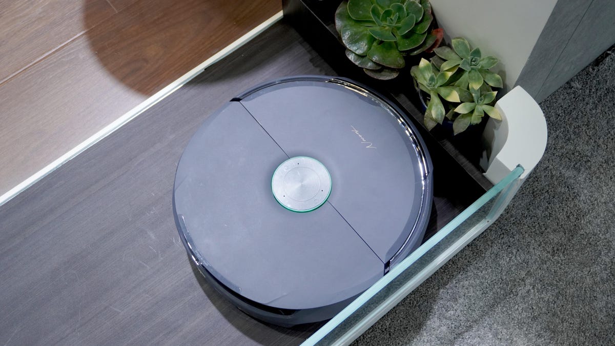 I test robot vacuums for a living, and this one has the most useful cleaning feature I’ve seen yet [Video]