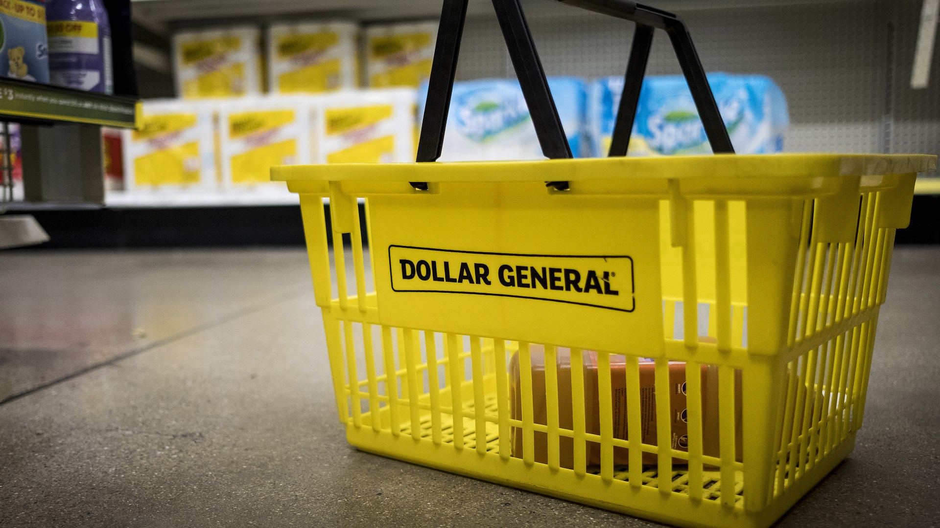 Dollar General shopper blasts decision to add new checkout options - lines are backed up & the process takes 30 mins [Video]