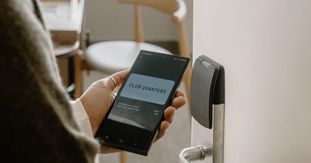 Club Quarters Rolls Out Digital Wallet Compatible Room Keys Across All Hotels With Mobile Access From Vingcard | PR Newswire [Video]