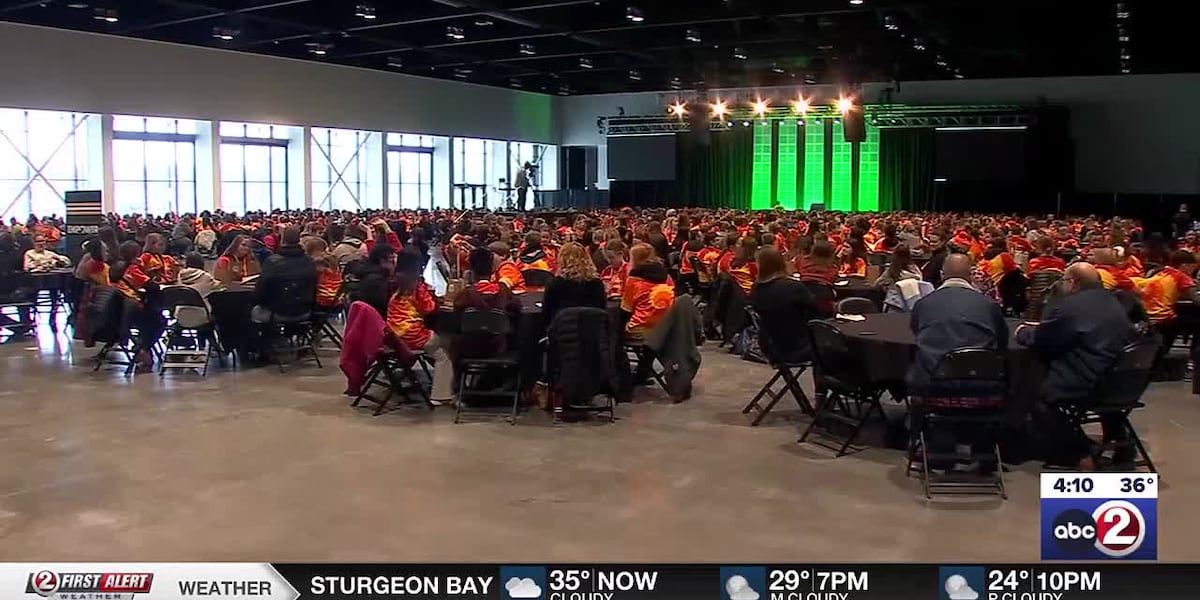 Packers Middle School Empowerment Leadership Event at the Resch Expo [Video]