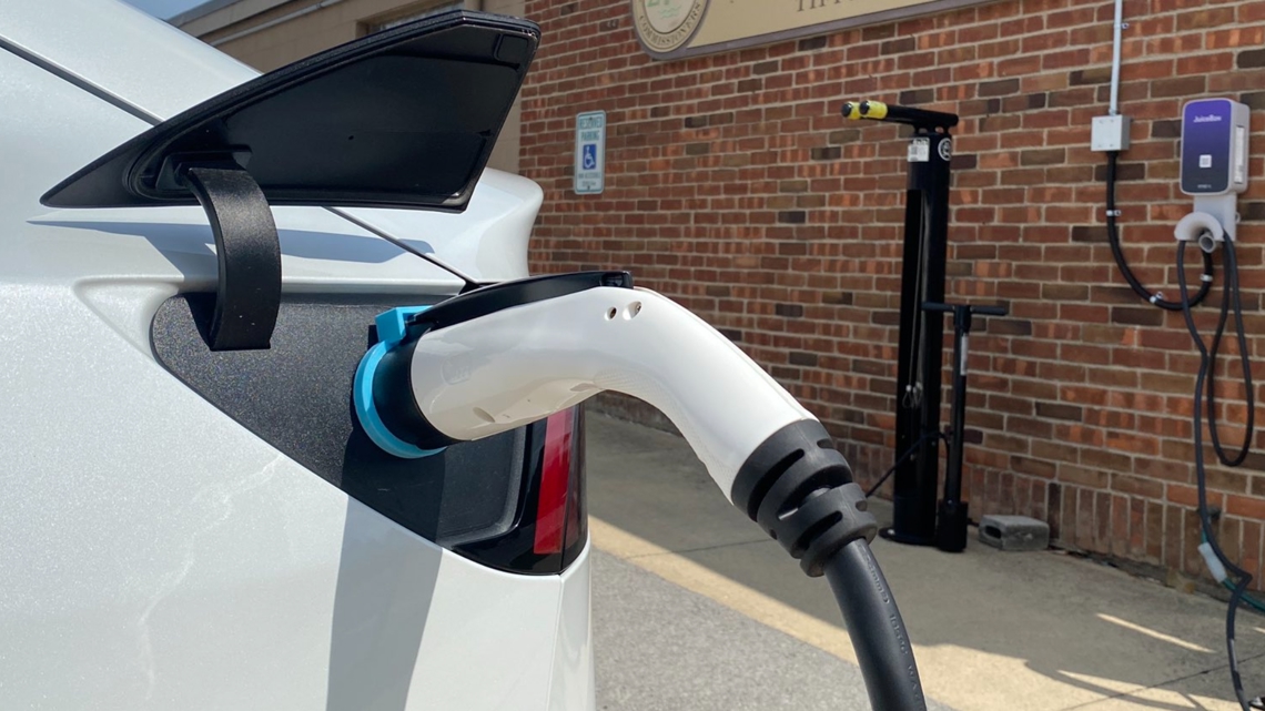 Knoxville leads Tennessee in clean energy with Charging Smart program [Video]