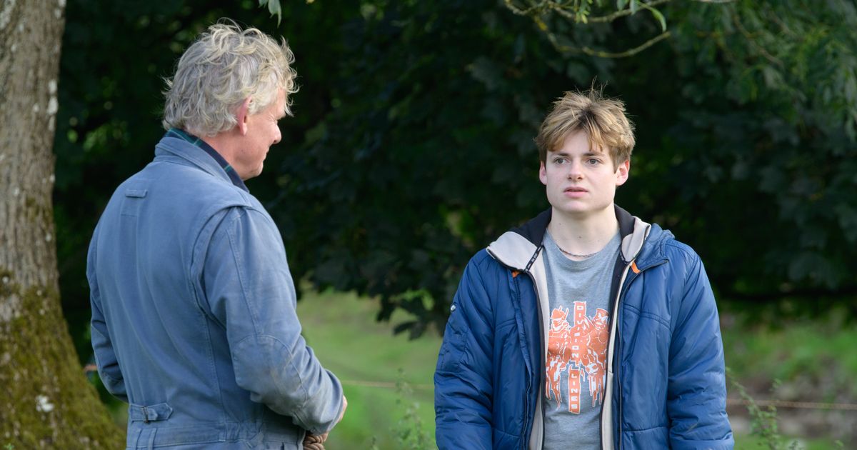 County Lines explained as Martin Clunes battles drug dealers in Welsh drama Out There [Video]