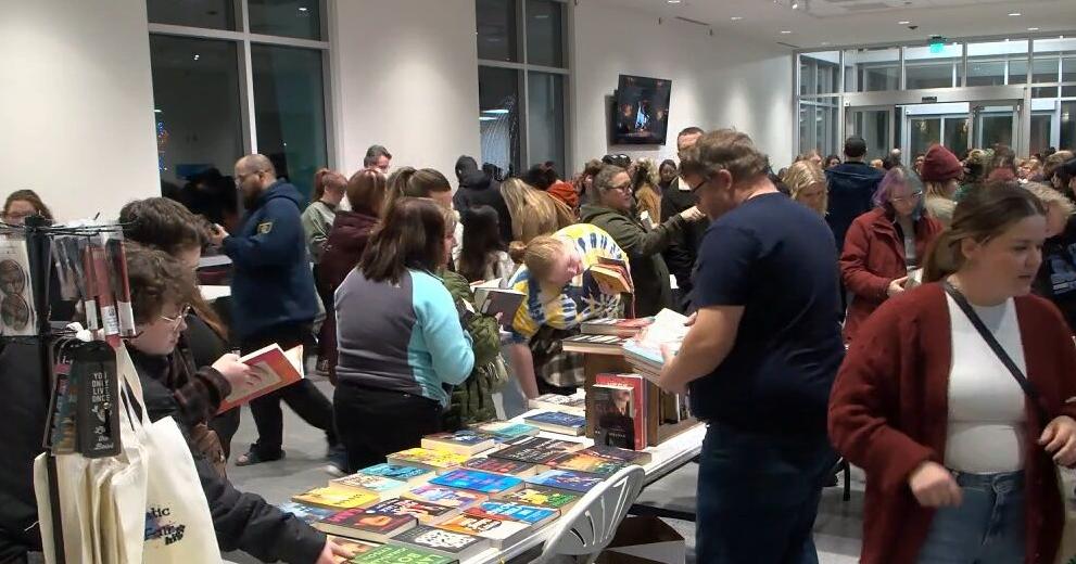 Sloan Museum of Discovery hosts grownup book fair | News [Video]