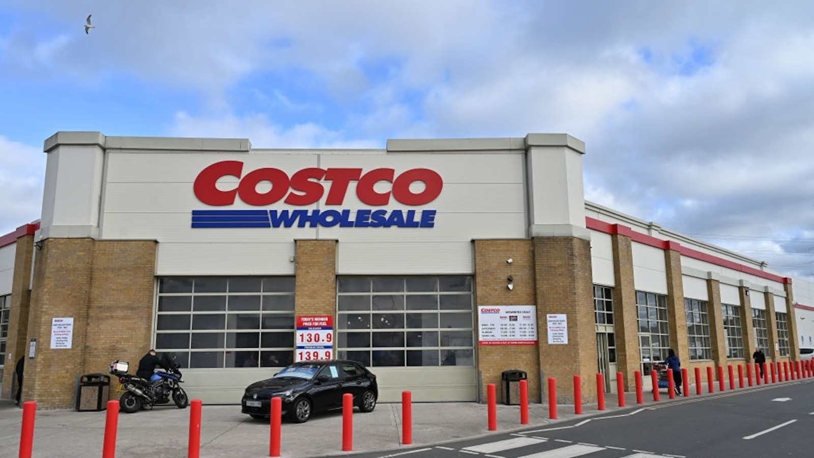 Costco’s unionized workers vote to authorize nationwide strike [Video]