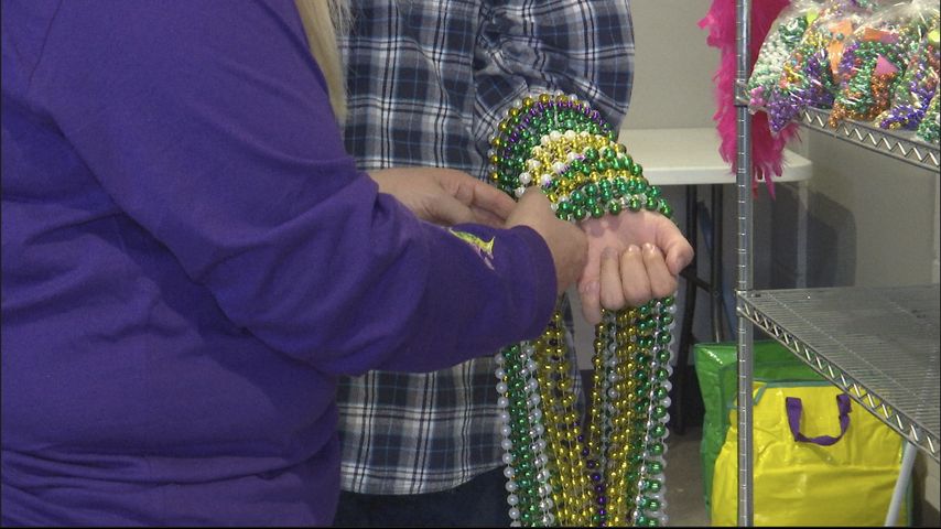 Denham Springs High School in need of Mardi Gras beads for special education department [Video]