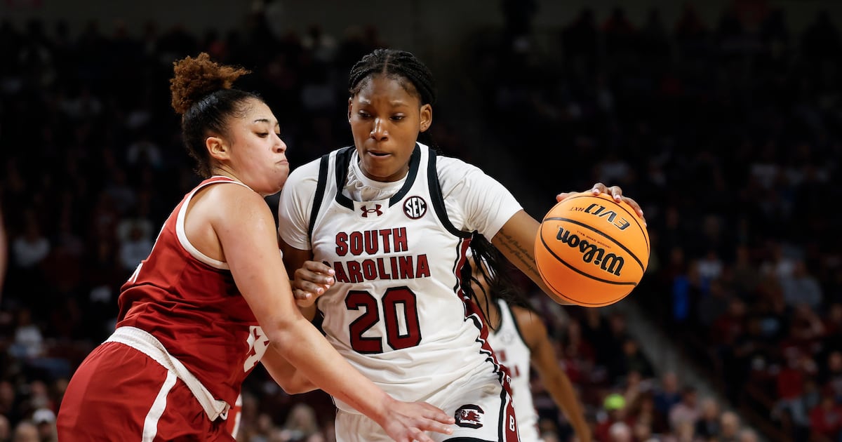 South Carolina gains a first-place vote as UCLA, Gamecocks, Notre Dame top women