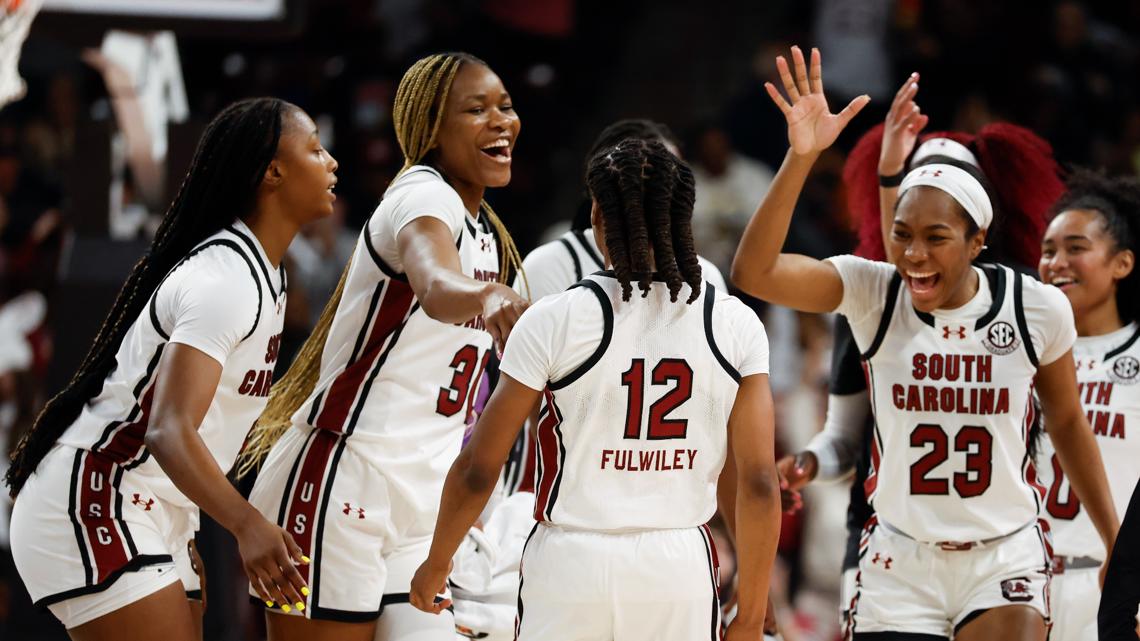 South Carolina women remain at No. 2 in AP poll, pick up a first-place vote [Video]