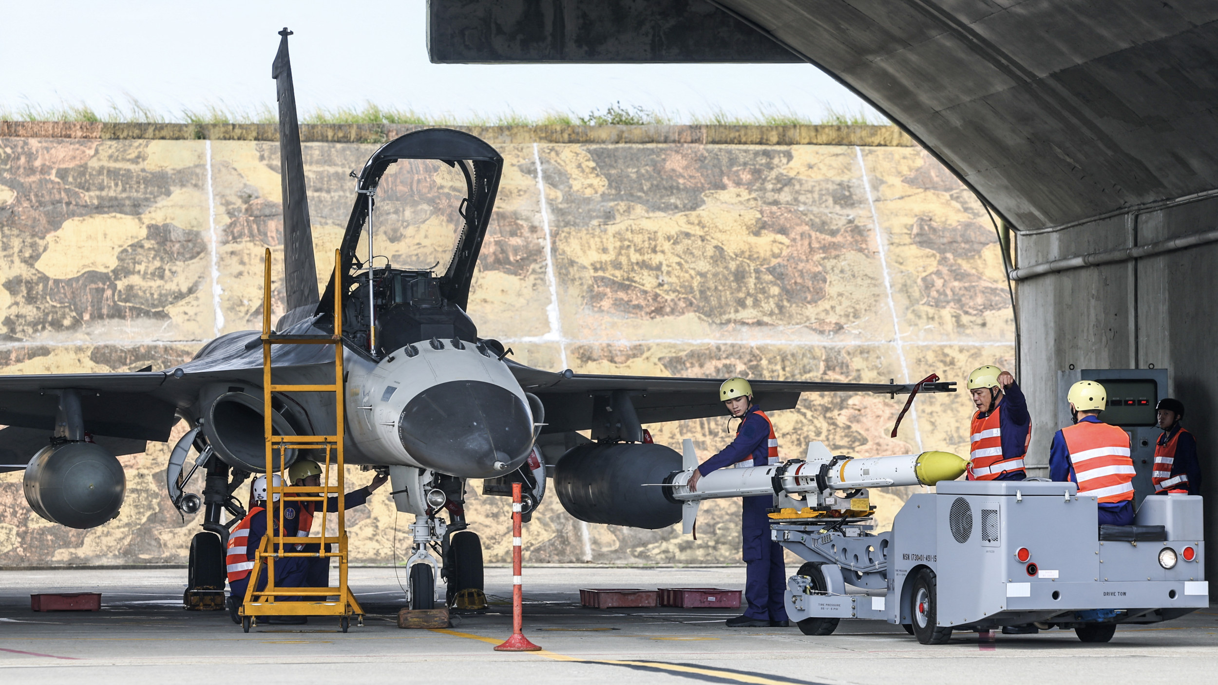 Air Force Officer Sucked Into Fighter Jet Engine in Fatal Accident: Taiwan [Video]