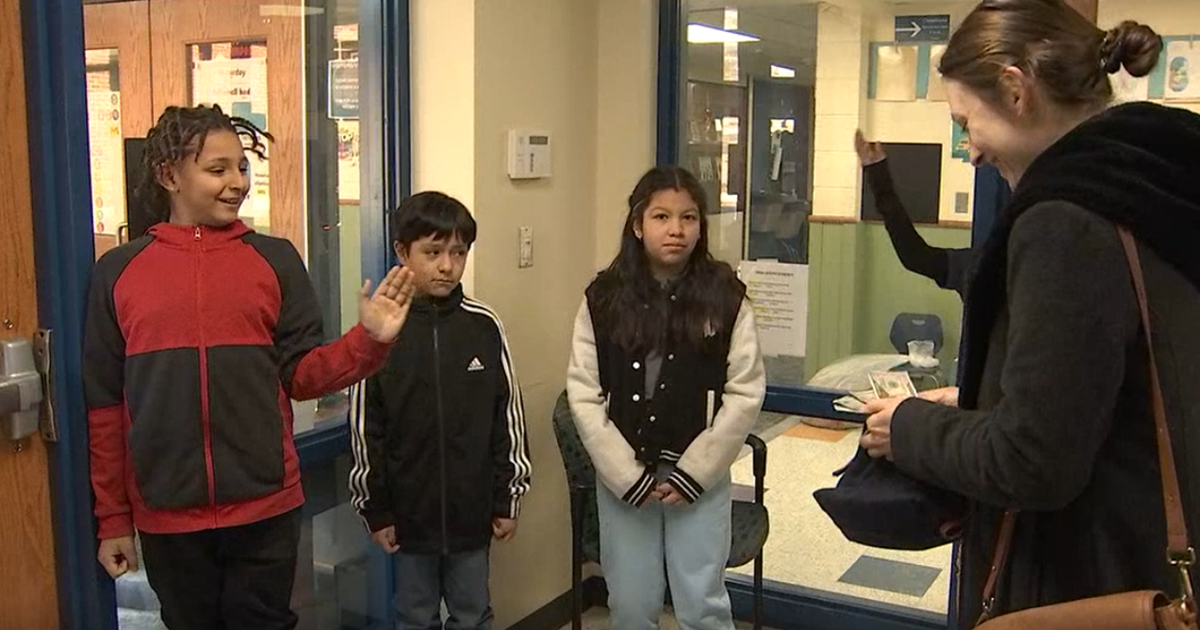 Mitchell Elementary students with Changemakers present check to Animal Aid | News [Video]