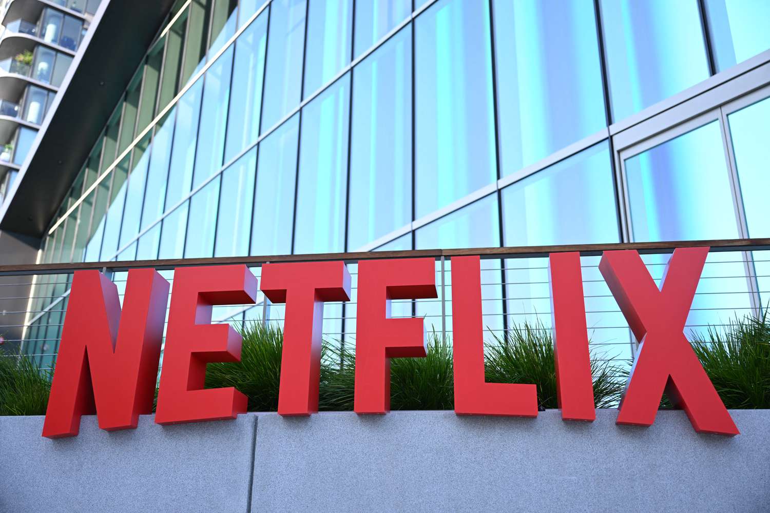 S&P 500 Gains and Losses Today: Netflix Soars as Streamer Touts Subscriber Growth [Video]